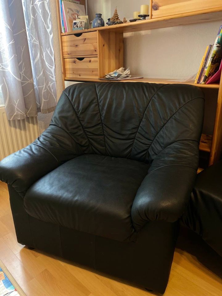 Verkaufe 2 Sofas und einen Sessel aus echtem Leder in Dessau