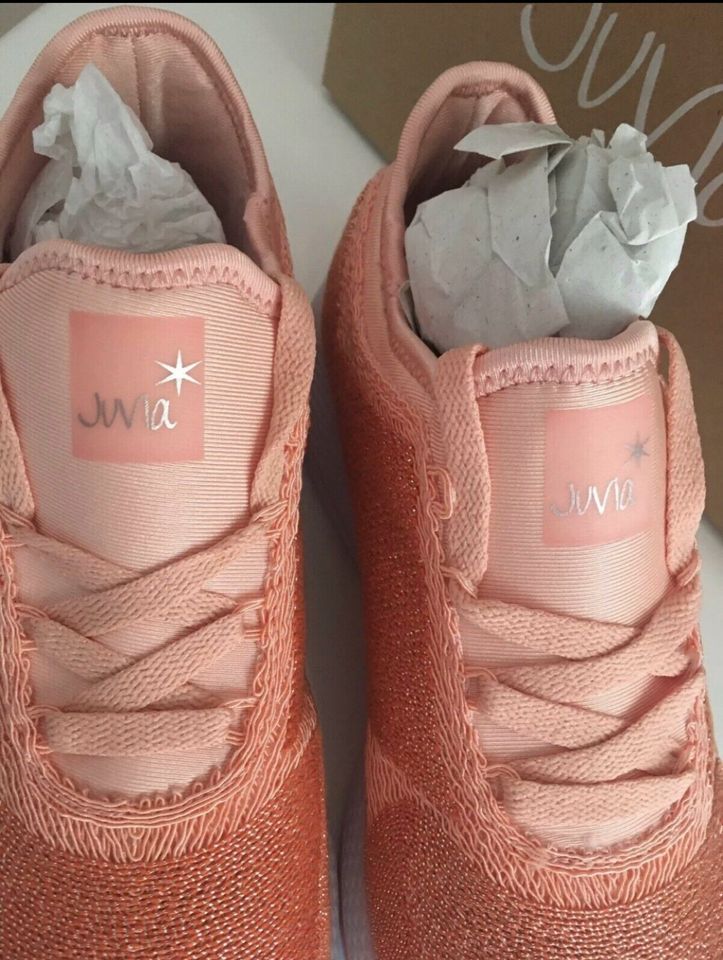 „Juvia“ Sneaker Trendfarbe peach sehr leicht und soft Gr.38 in Zwingenberg