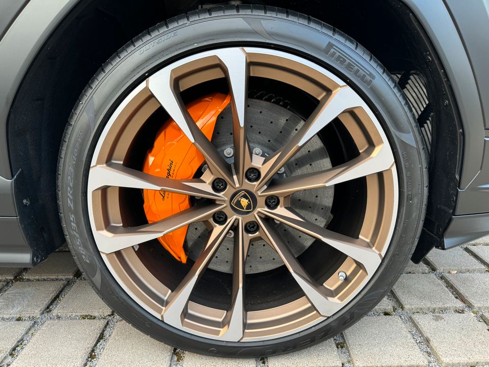 Lamborghini Urus S - 23 Zoll Nagelneu Sommerräder Bronze Diamant in Stuttgart