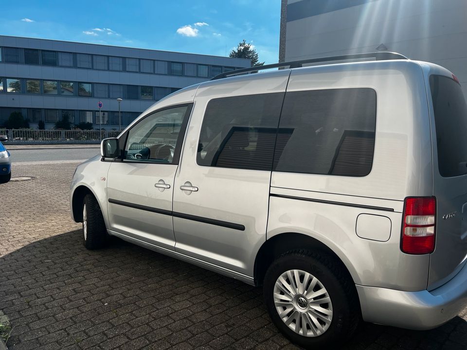 VW Caddy Automatic sehr guter Zustand erste Hand!! in Mörfelden-Walldorf