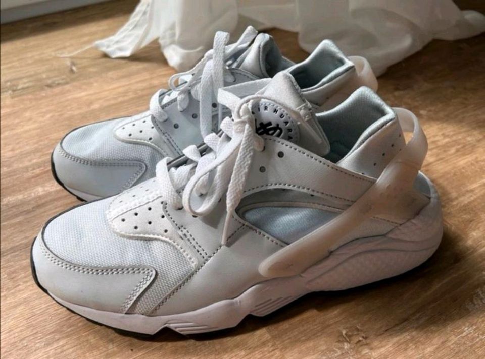 Nike Air Huarache Gr. 40 in Duisburg