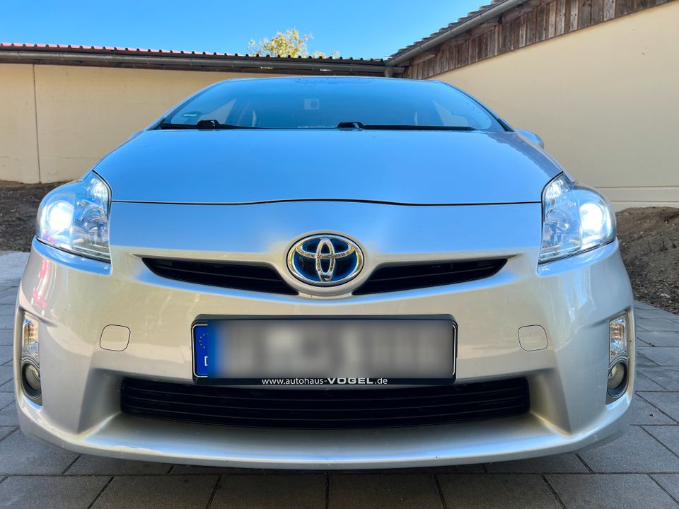 Toyota Prius 30 Hybrid NEU TÜV! Camera, Navi, WiFi. in Traunreut