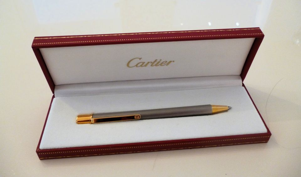 Kugelschreiber must de Cartier, Gold/Silber in Originalbox. in Neuss