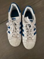 Adidas Turnschuhe Superstar weiß blau Frankfurt am Main - Nordend Vorschau