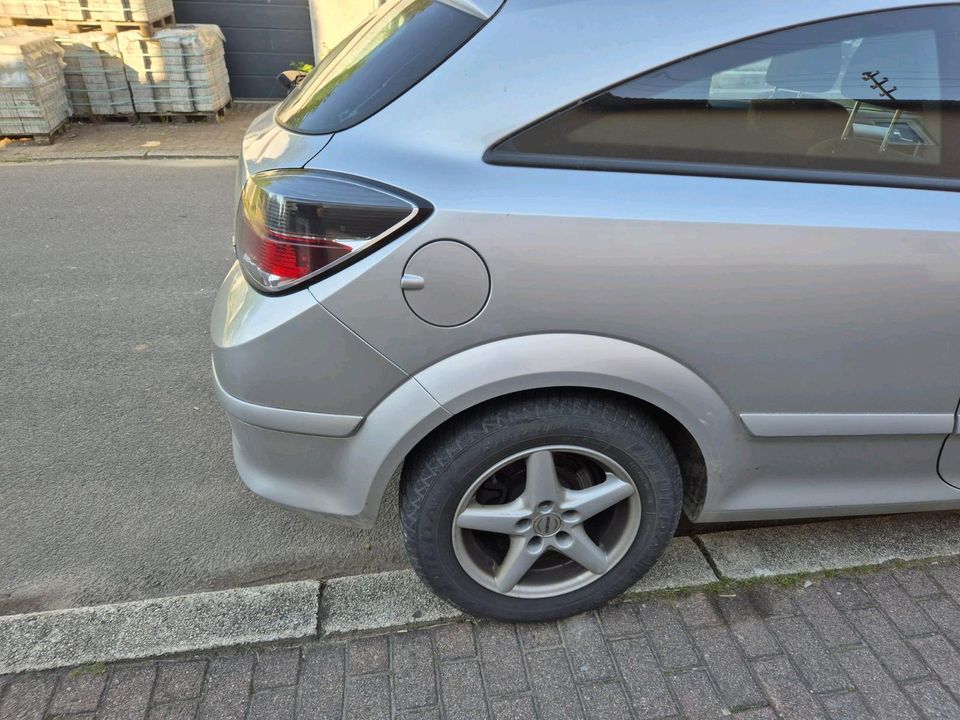 Schlachte Opel Astra H 1.6 in Buchen (Odenwald)