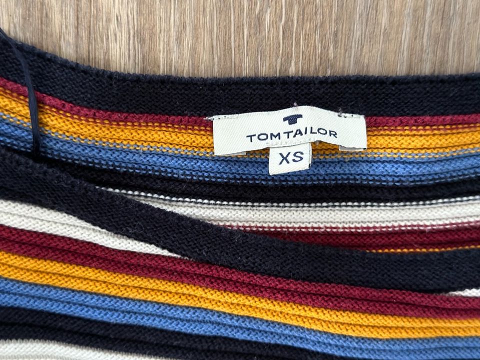 Tom Tailor Pullover bunt gestreift in Gr. XS in Oststeinbek