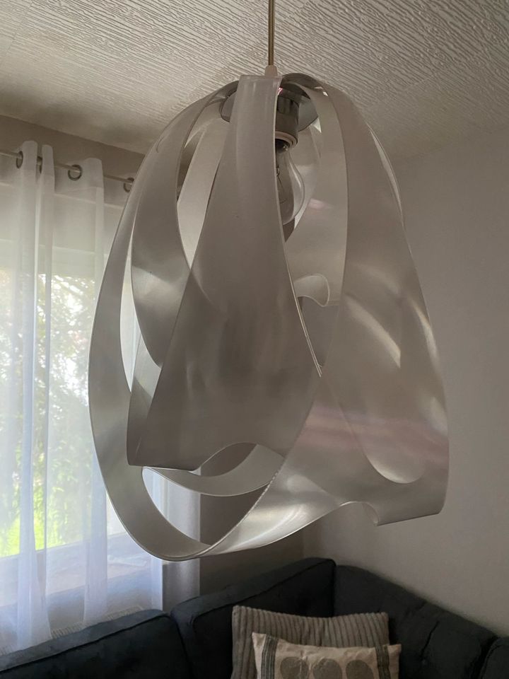 Lampe Wohnzimmerlampe Hängelampe in Würselen