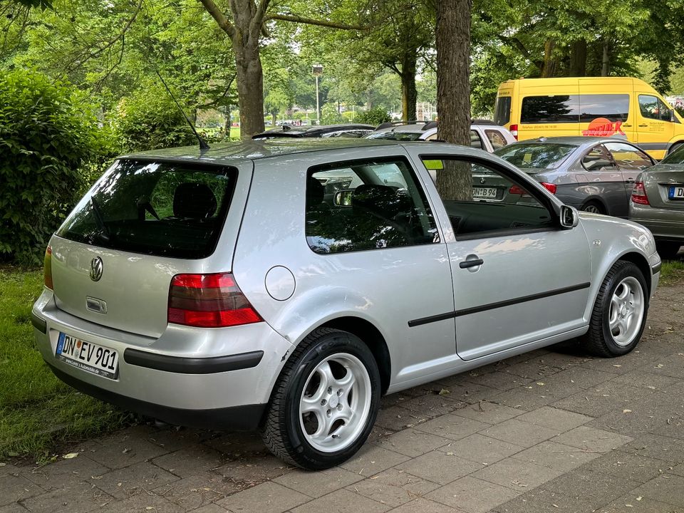 VW Golf 1.6 Benziner Automatik in Düren