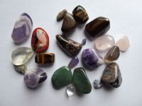 Halbedelsteine, abgerundet und poliert, ca. 17 Stück im Glas Hessen - Kaufungen Vorschau