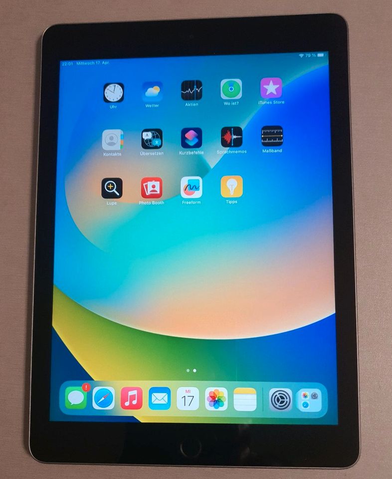 Ipad 5th Generation 32gb grau in Berlin