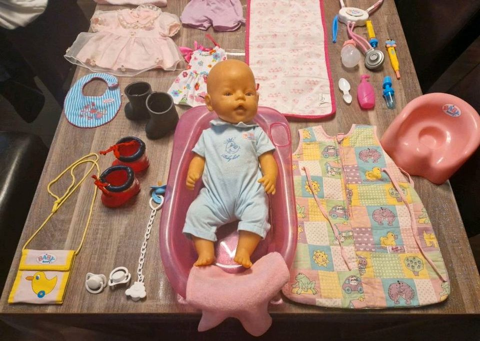 Großes Baby Born Puppe Set,Puppensachen,Schlafsack,Arztkoffer... in Neukirchen-Vluyn
