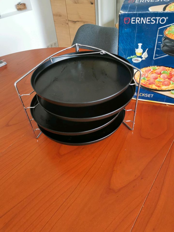 PIZZA BACKSET ETAGERE gleichzeitig 4 Pizzen in Eltville