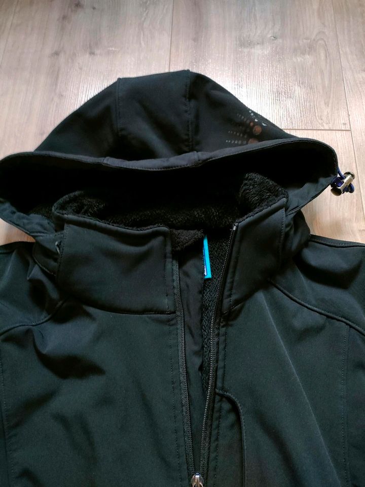 TVM gefütterte Laufjacke Sportjacke Damen schwarz Gr. M in Espenau