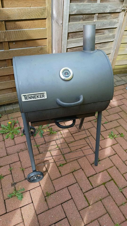 Tenneker Holzkohlegrill smoker in Dortmund