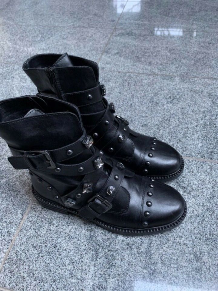 Carvela sander top