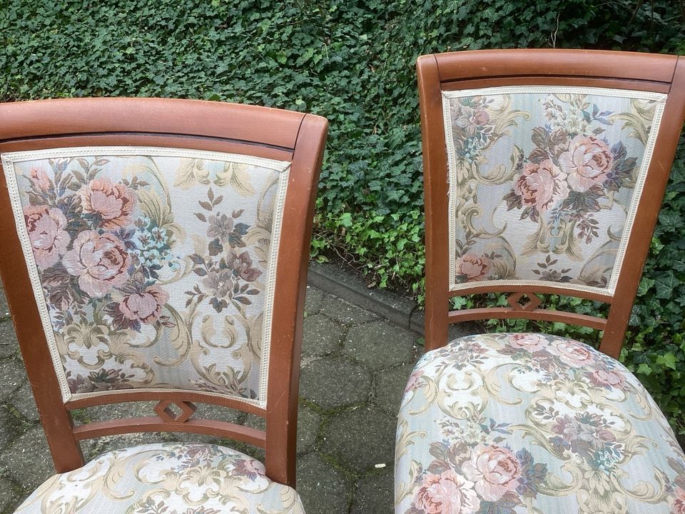 4x Mahagoni Stühle/ Blumenmuster schick 120€ in Lastrup