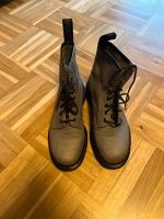 Dr Martens, grau 40, Muster, Leder, Schlange snake Python Nordrhein-Westfalen - Lennestadt Vorschau