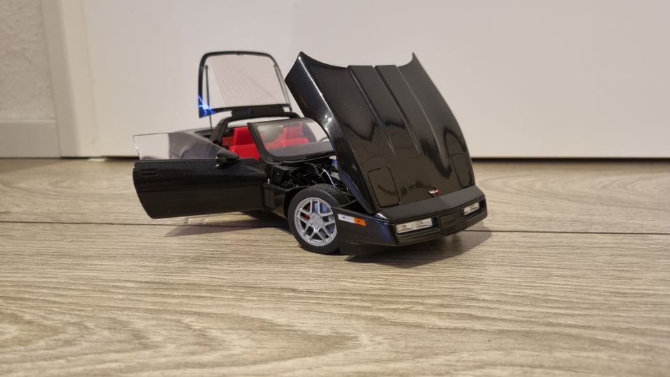 1:18 AutoArt Chevrolet Corvette C4 Targa 1986/Schwarz/ Z06 Felgen in Ebhausen