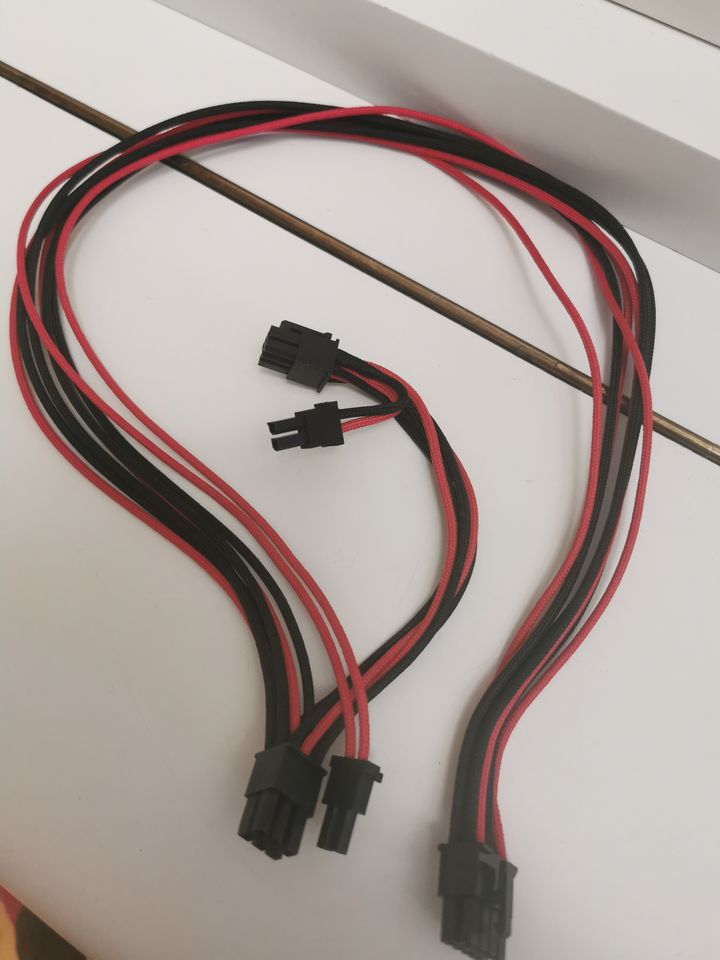 Cablemod Kabelsleeve Schwarz/Rot Kabelset in Ludwigsau