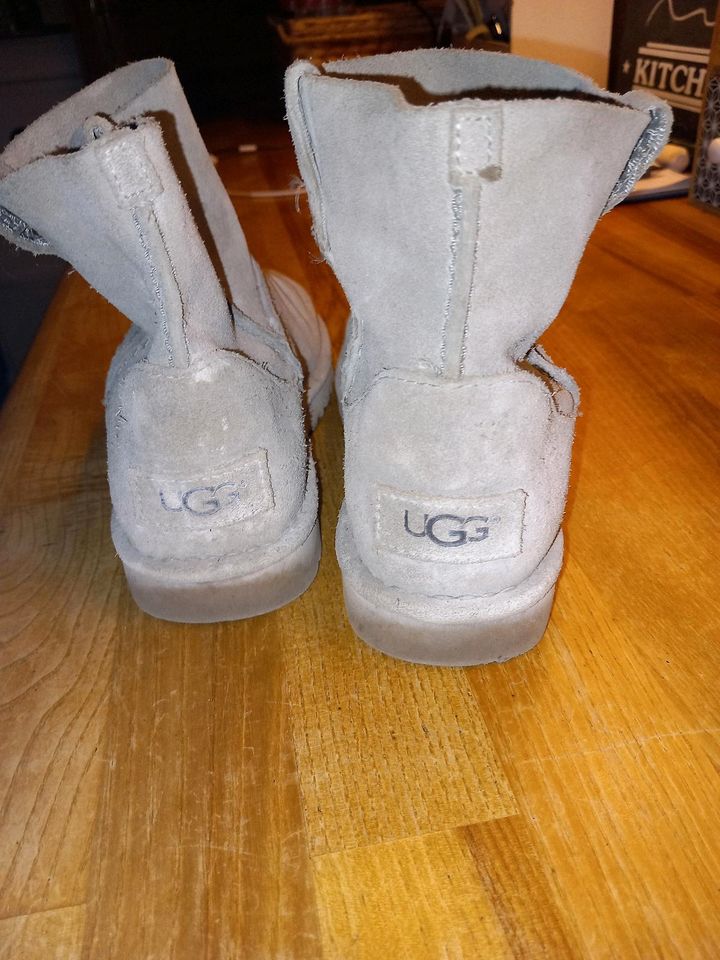 UGG Boots 38 grau in Willenscharen