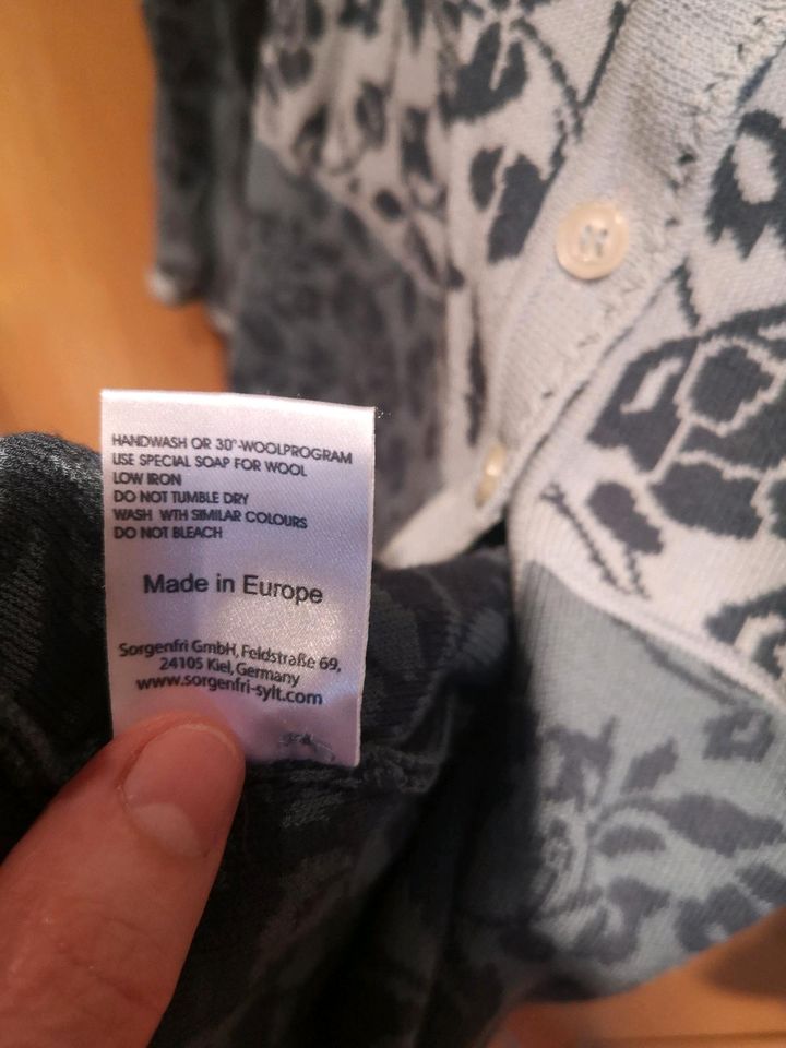 Strickjacke Sorgenfri S in Itzehoe