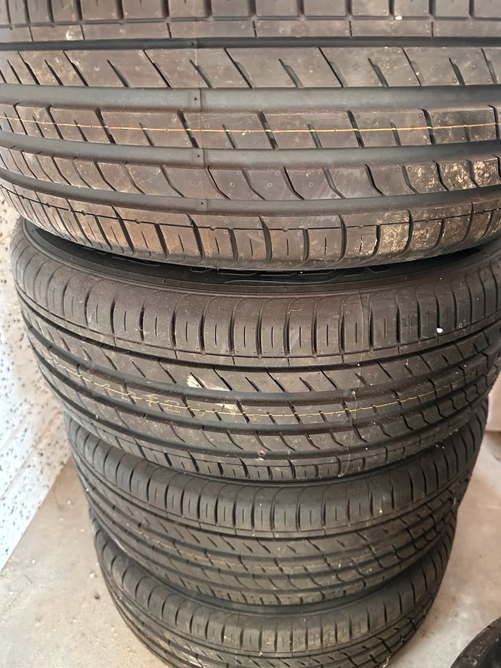 Ford Galaxy Reifen 215/55r16 in Lennestadt