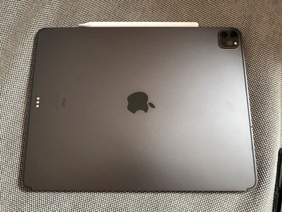 iPad Pro 12.9“ 2020 Cellular 256GB Space Grey in Kamp-Lintfort