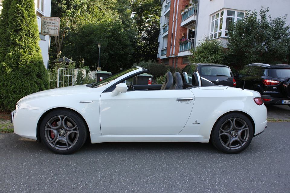 Alfa Romeo Spider 2.2 JTS 16V weiß 117000km in Wetter (Ruhr)