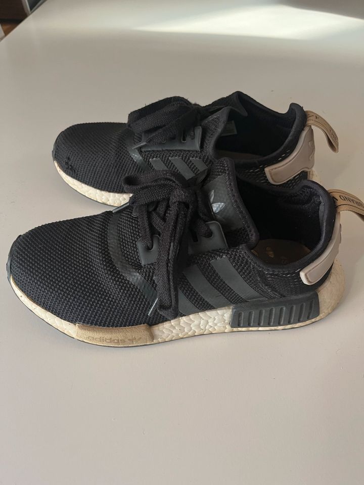 Schuhe Sneaker Adidas NMD R1 Größe 38 2/3 schwarz weiß in Freiburg im Breisgau