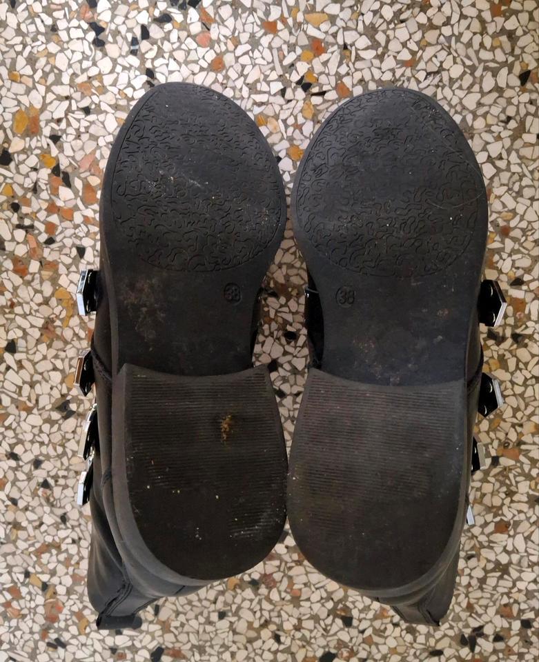 Schwarze Stiefeletten mit Reißverschluss und Zierschnallen in Heidenheim an der Brenz
