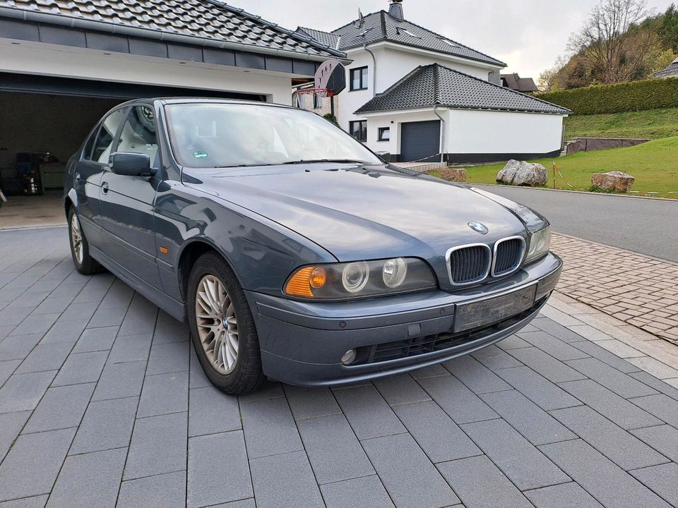 BMW 5.25 TOP / AHK / Super Ausstattung in Wenden
