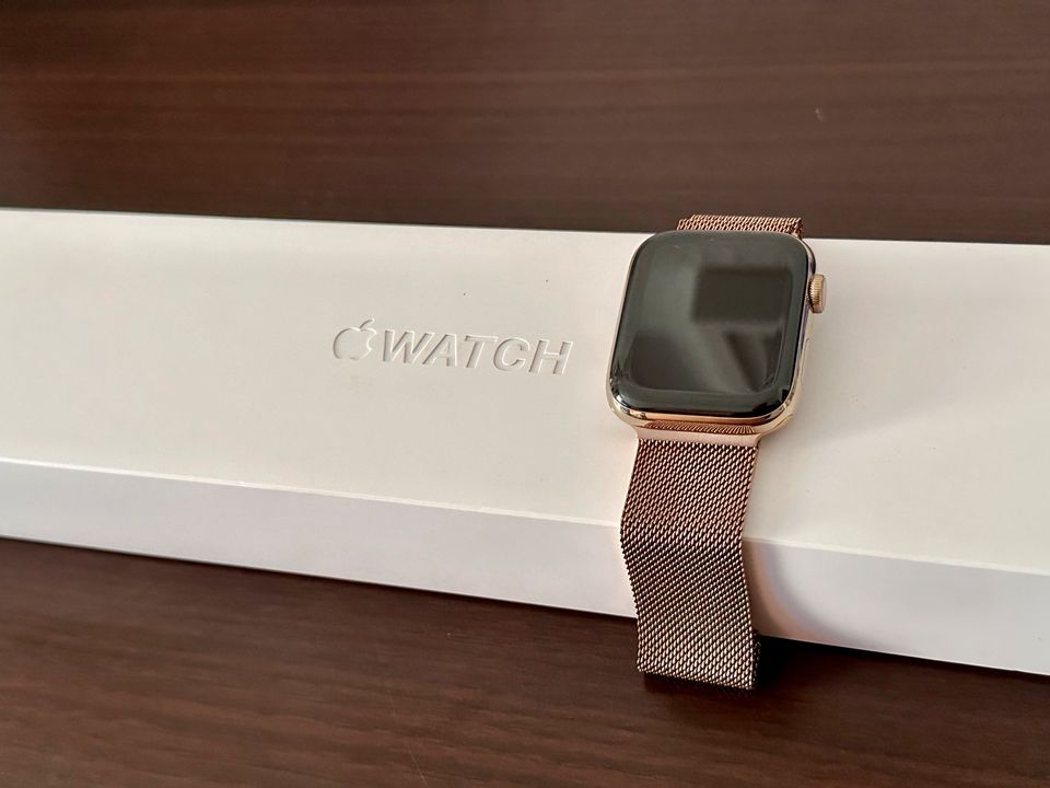 Apple Watch Gold Serie 6 44mm LTE in Markkleeberg