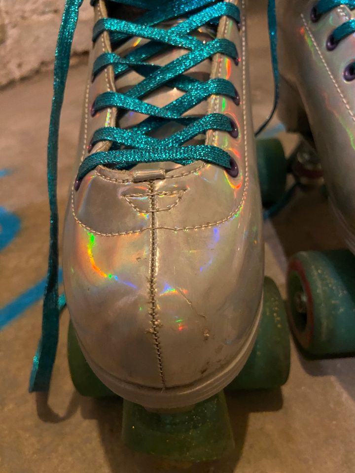 Damen Rollerskate Gr.40,  Marke Impala Rollerskates; Holographic in Düsseldorf