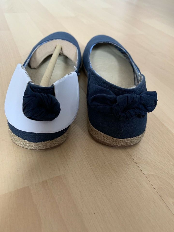 UGG Ballerina, Leinenschuhe, Schuhe NEU in Vellmar