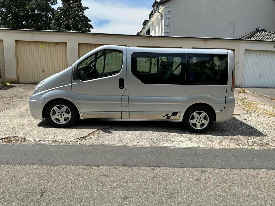 Nissan Primaster Renault Traffic Opel Vivaro 2,5 8 Sitzer in Oberhausen