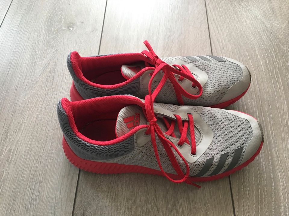 Adidas Hallenturnschuhe grau pink Gr. 36 in Neuss