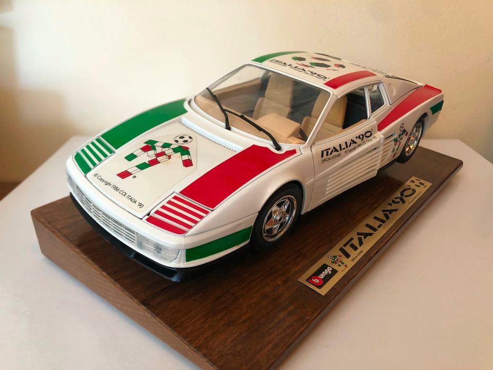 Bburago Ferrari Testarossa 1:18  WM Italia 1990, auf Holzplatte in Essen