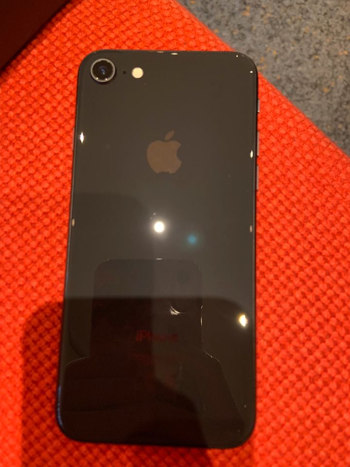 iPhone 8 64 GB schwarz in Ohrdruf