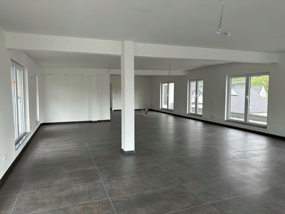 Exklusives Penthouse mit großer Terrasse *Erstbezug* ab sofort zu vermieten in Gummersbach