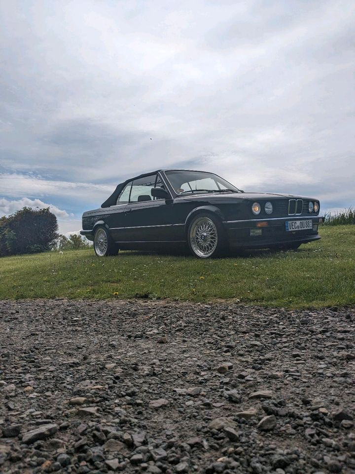 BMW E30 Cabrio 320i VFL (kein M3, E9, E21, E36, E46) in Apelern