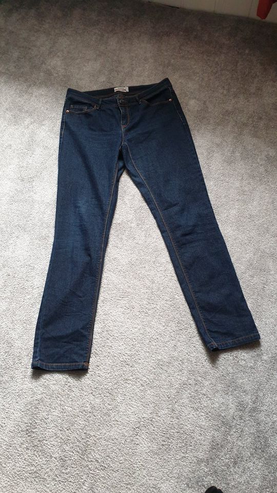 Jeans Slim Gr. 42 in Braunschweig