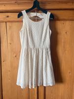 Sommerkleid aus Spitze mit wunderschönem outcut am Rücken / Gr.40 Baden-Württemberg - Plochingen Vorschau