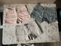 Neu 3 Hot Pants Jeans Hüft Shorts kurze Hose Gr. XS und S Nordrhein-Westfalen - Bad Laasphe Vorschau