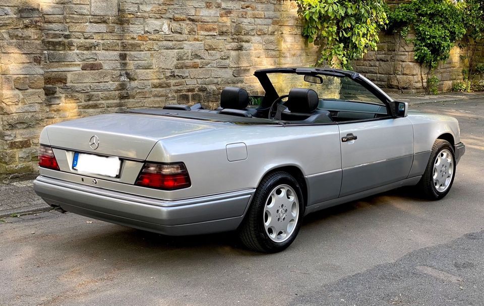 Mercedes W124 E 220 Cabrio, Wertgutachten 2, Scheckheft in Düsseldorf