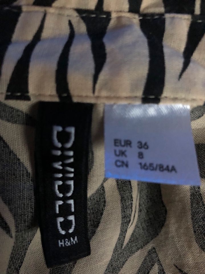 H&M Bluse mit Tigerprint Gr 36 in Monheim am Rhein