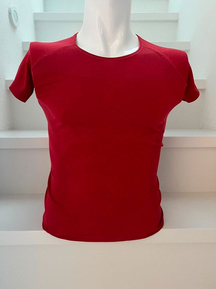 Nike Dri-Fit Shirt Stretch T-Shirt rot S Funktionsshirt atmungsak in Weil der Stadt