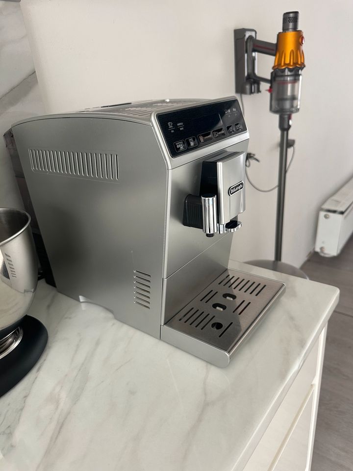 Delonghi Autentica Cappuccino Kaffeevollautomat in Gelsenkirchen