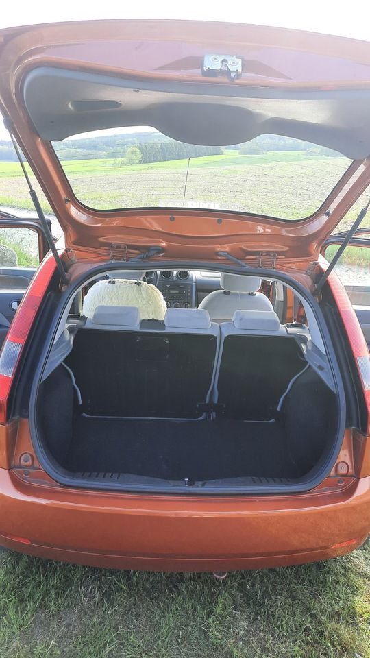 Ford Fiesta Automatik Benzin 80 PS in Lengenfeld Vogtland