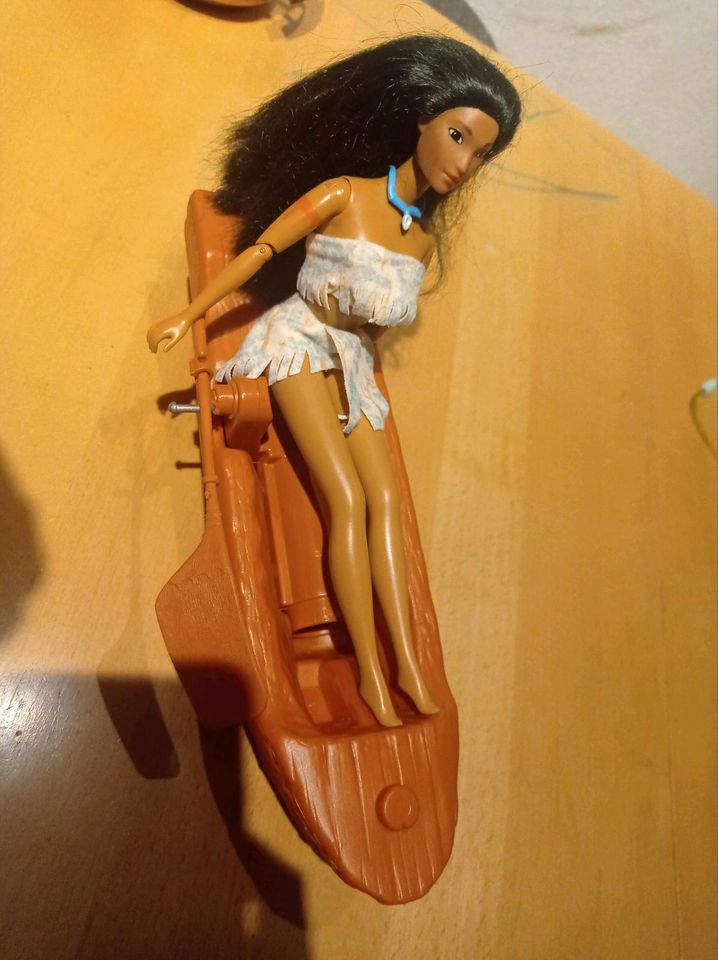 Mattel Disney Pocahontas von 1966 selten top Zustand mit boot in Ingelheim am Rhein