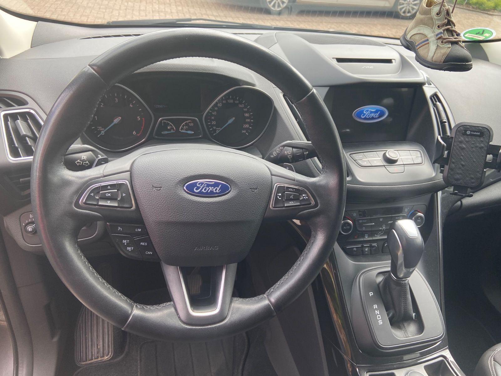 Abbildung des Autos Ford Kuga 2,0 TDCi 4x4 1…